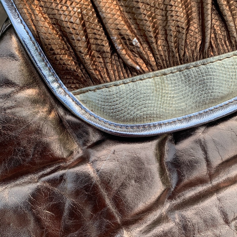 Vintage Genuine Metallic Clam-Shape Crossbody Bag - Picture 3 of 7